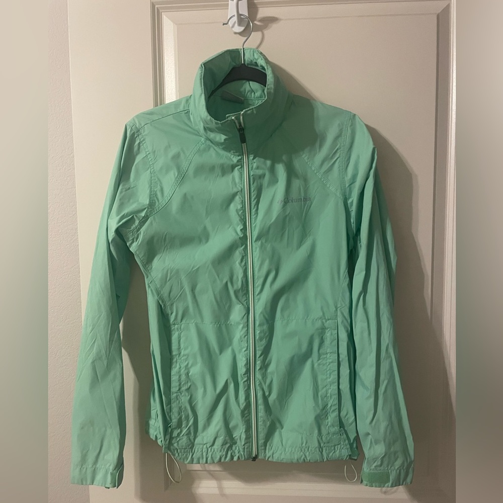 Columbia Size sm Green Tech Waterproof Breathable Hooded Rain jacket.